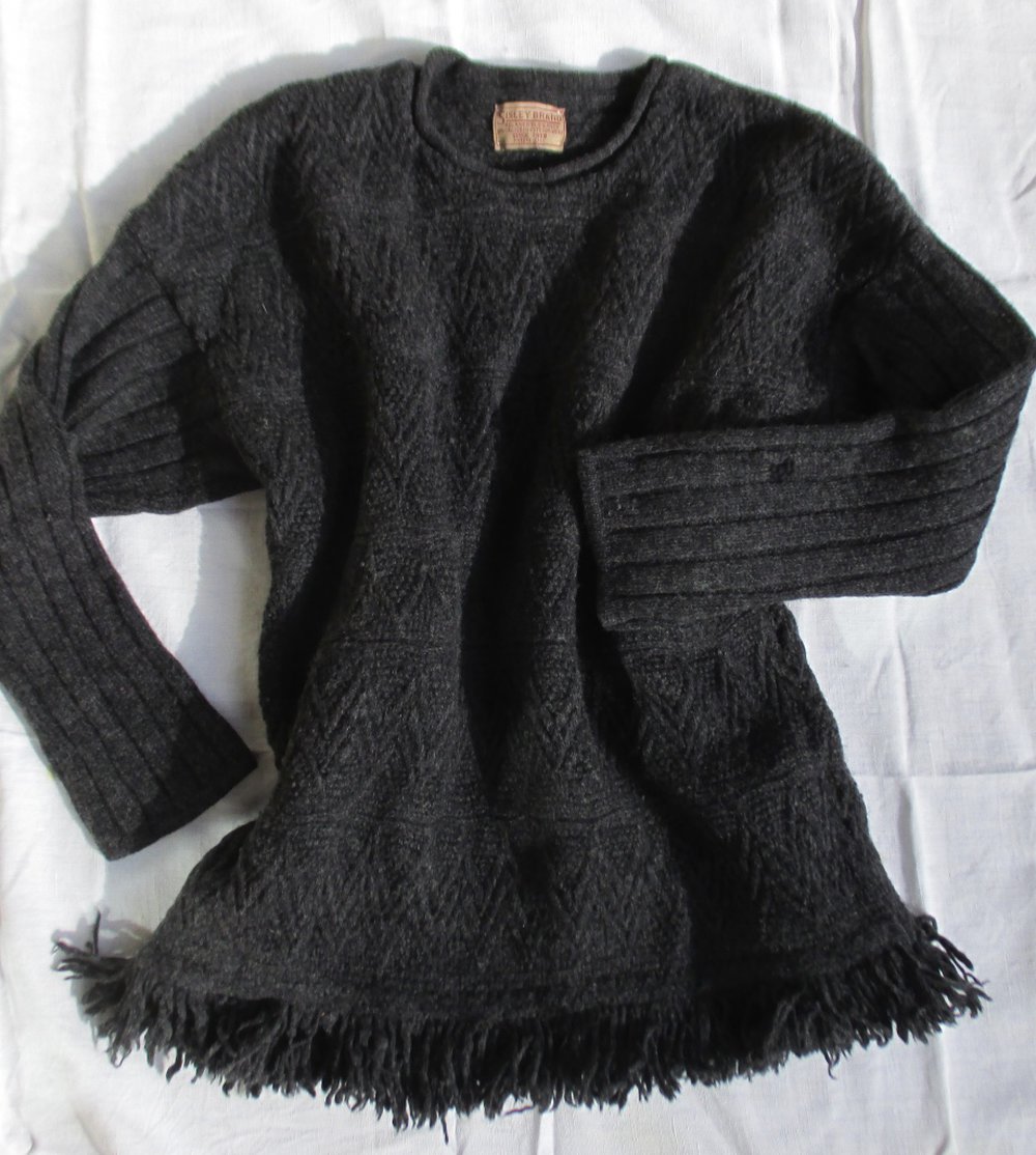 Strickpullover dunkegrau Schurwolle Zopfstrick Muster Fransen Herbst Winter Wolle
