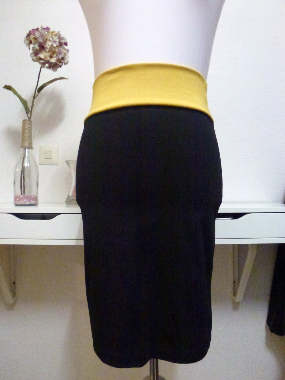 NEU! Süßer Rock in gelb & schwarz in Größe 36