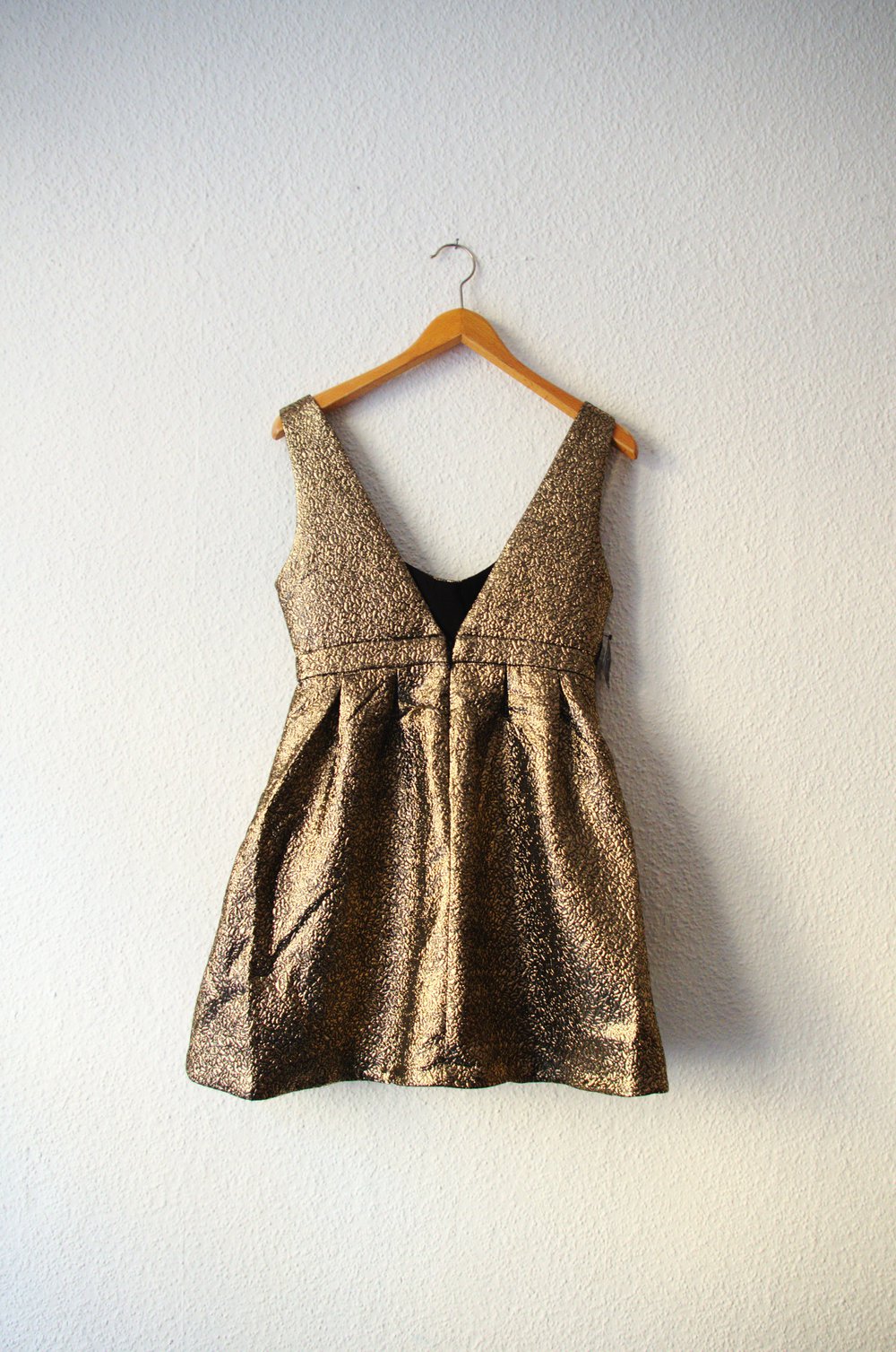 Goldenes Kleidchen Gr. M Nasty Gal Cutouts tiefer Rückenausschnitt