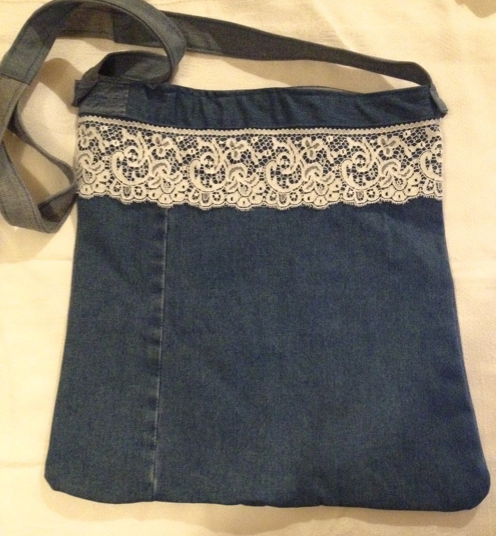 Wunderschöne Tasche mit Spitze