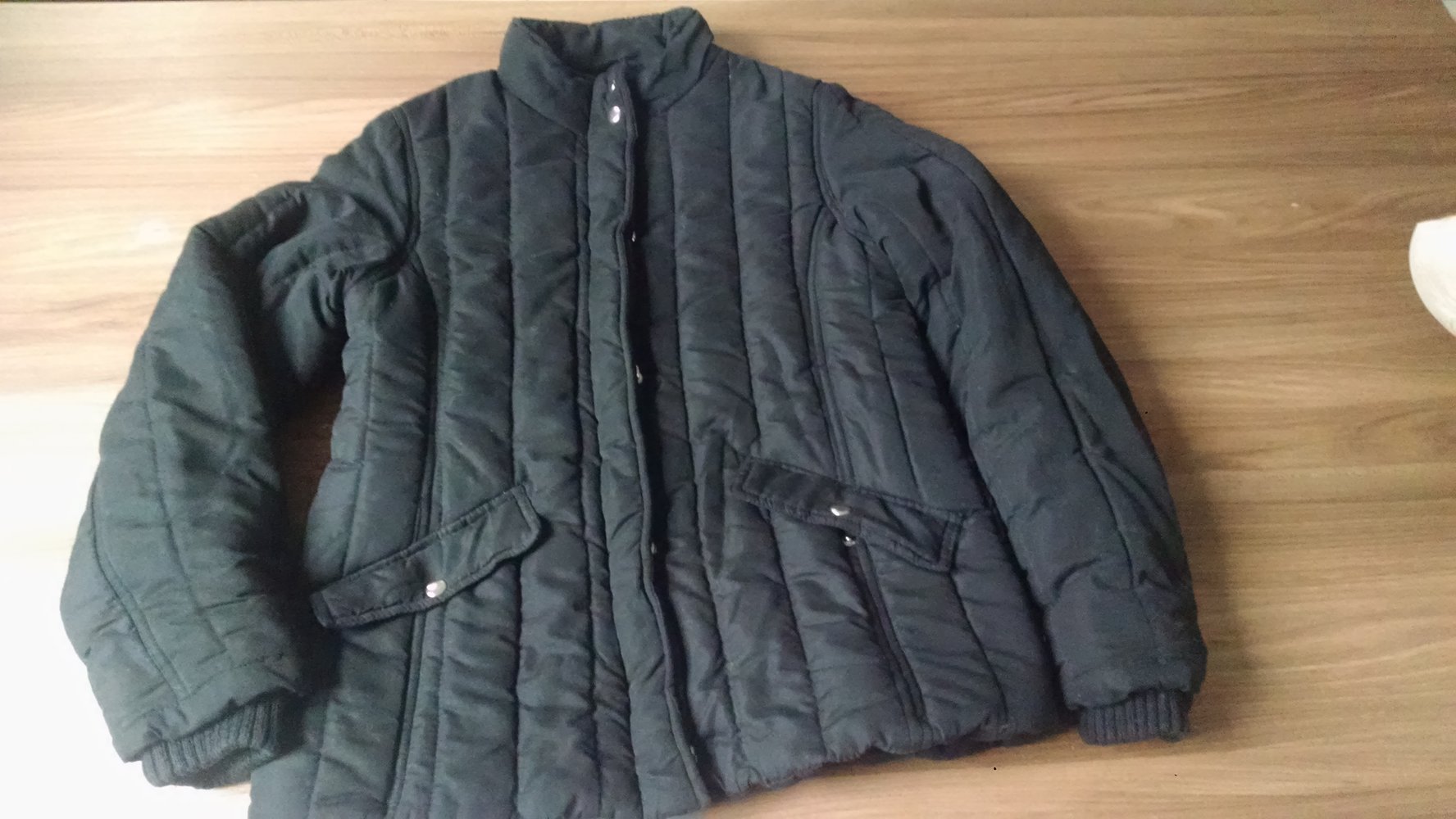 Schwarze Steppjacke