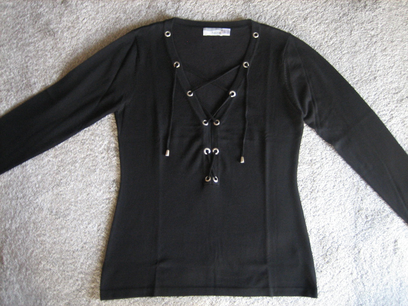 Stylischer Pulli Gr. 42, kuschelweich - coole Schnürung vorne, absolut ungetragen - tolle Geschenkidee!