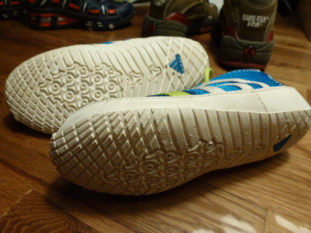 ADIDAS Hallensportschuh *NEUWERTIG* Größe 27