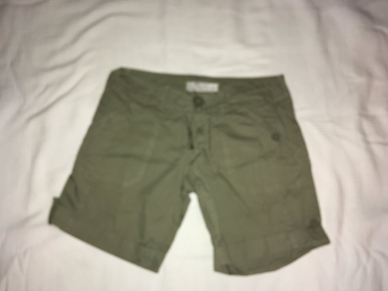 Khakifarbene Shorts