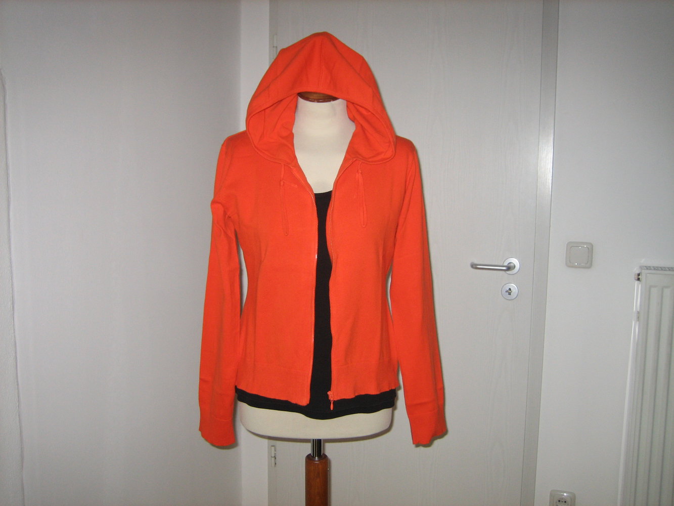 Lässige Strick-Jacke m. Kapuze Gr. 42, frischer Orange-Ton - superangenehme BW!