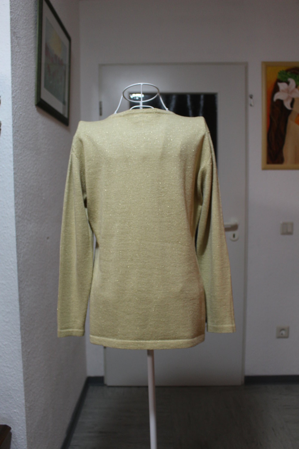 346. Dünner Wollpullover von Lalique, Gr. 36-38, Farbe gold