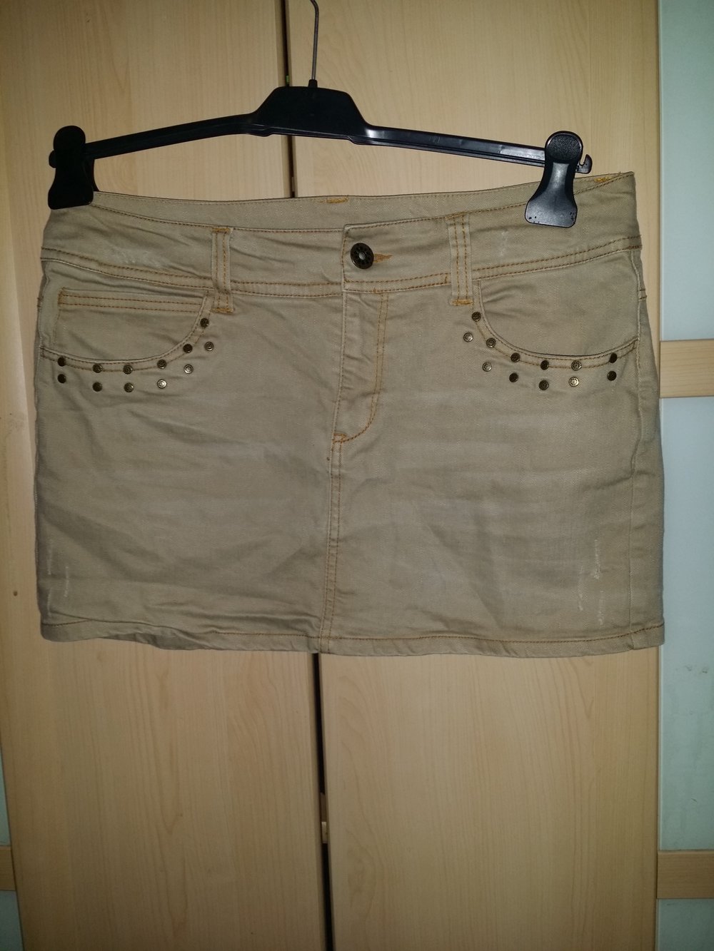 sexy minirock in nude mit nieten