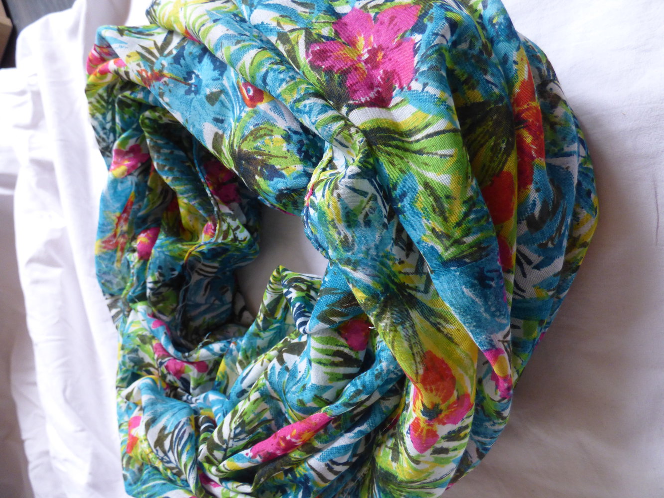 Bunter Schlauchschal mit Djungelmuster