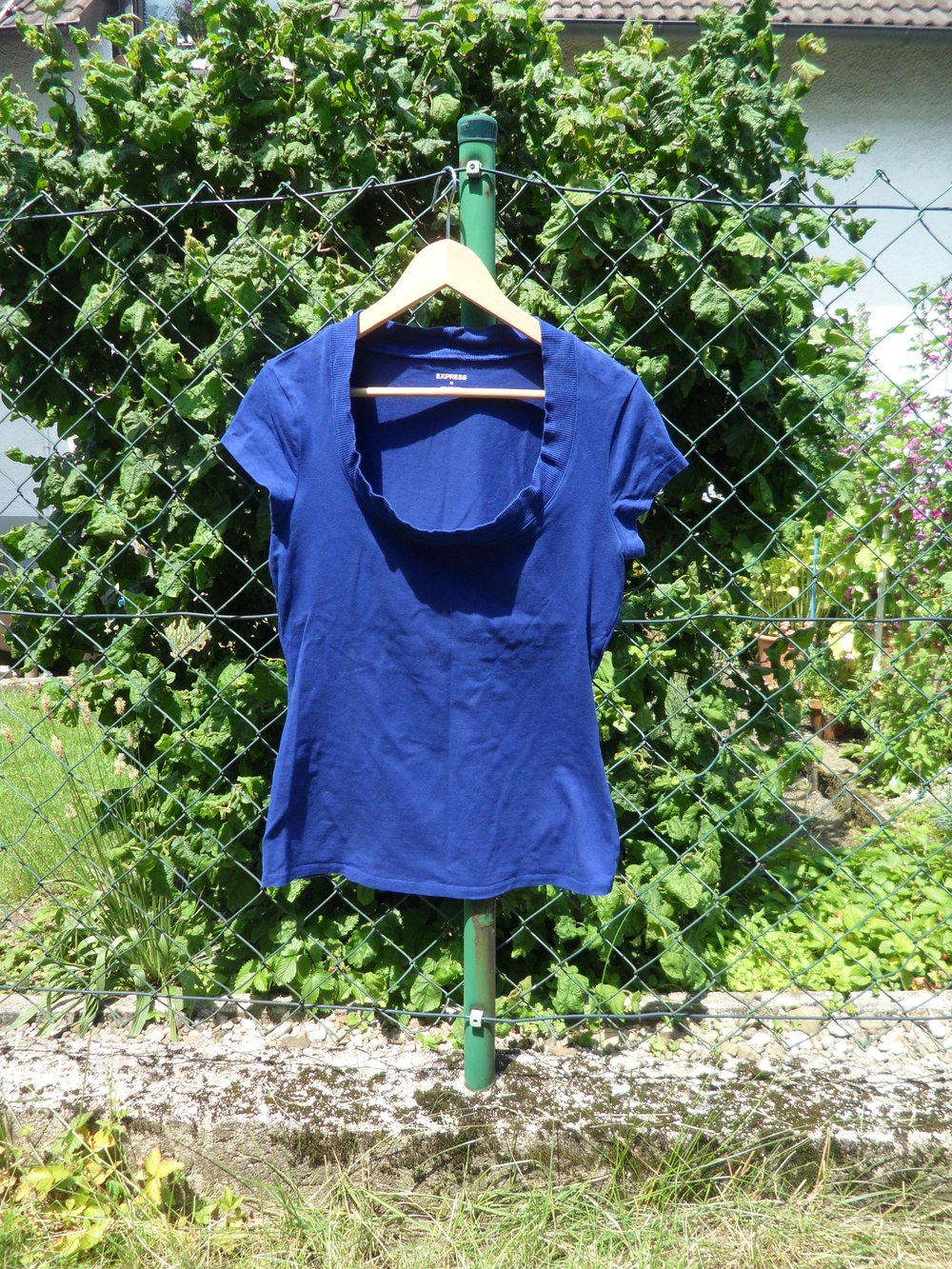 T-Shirt in royal blau