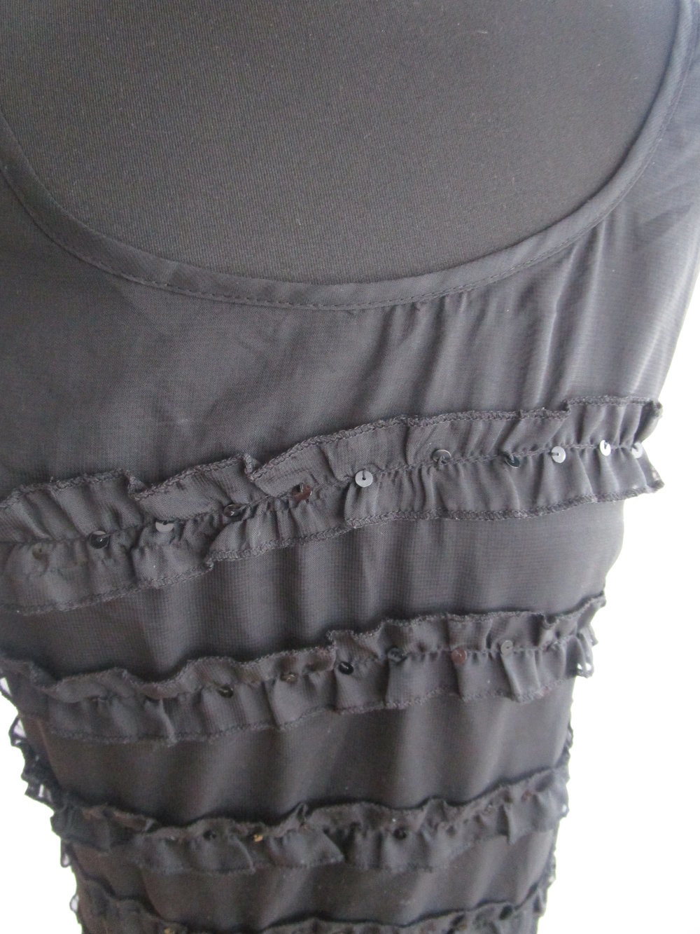 Schwarzes Kleid, das kleine schwarze