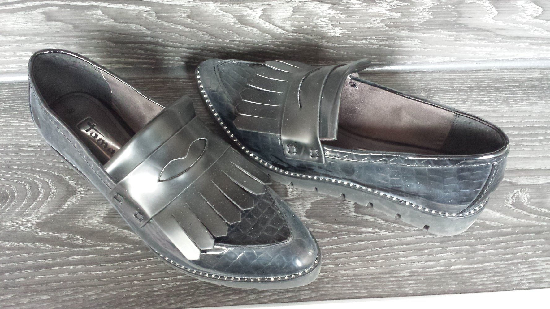 Schwarzer Tamaris Loafer mit angesagtem Strass in Größe 40