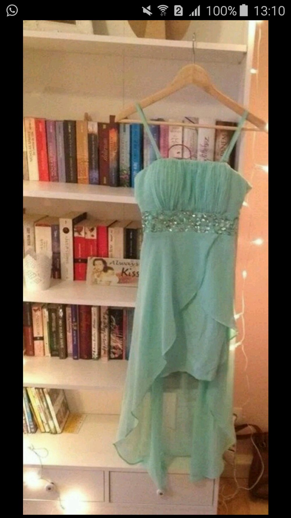 Mintfarbenes Kleid  mit Steinen besetzt