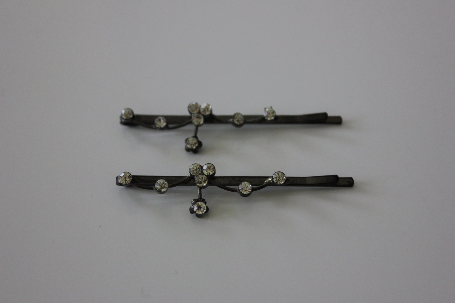 Haarklammern mit Steinchen