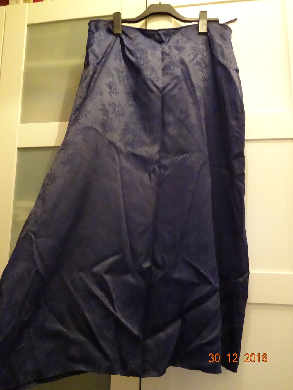 dunkelblauer Rosenrock