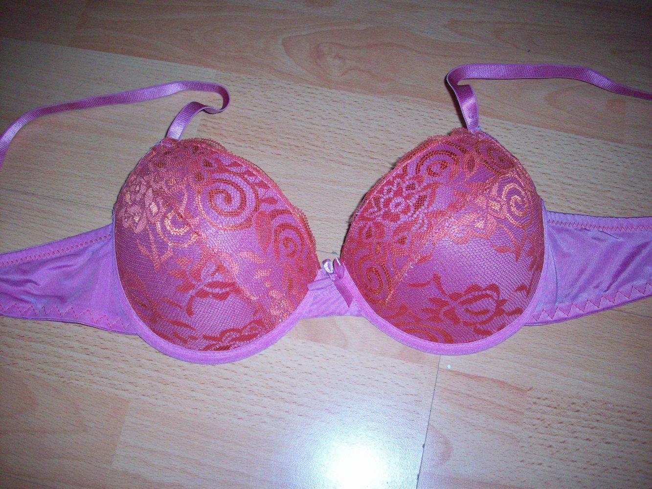 BH in rosa mit orangener Spitze, Gr. 75B, wenig getragen