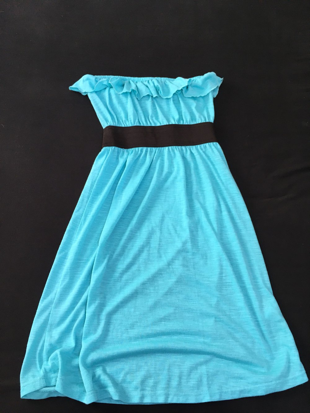 Wunderbares schulterfreies Kleid 