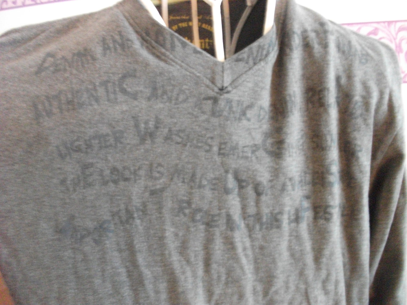 graues Longsleeve von Authentic Orange