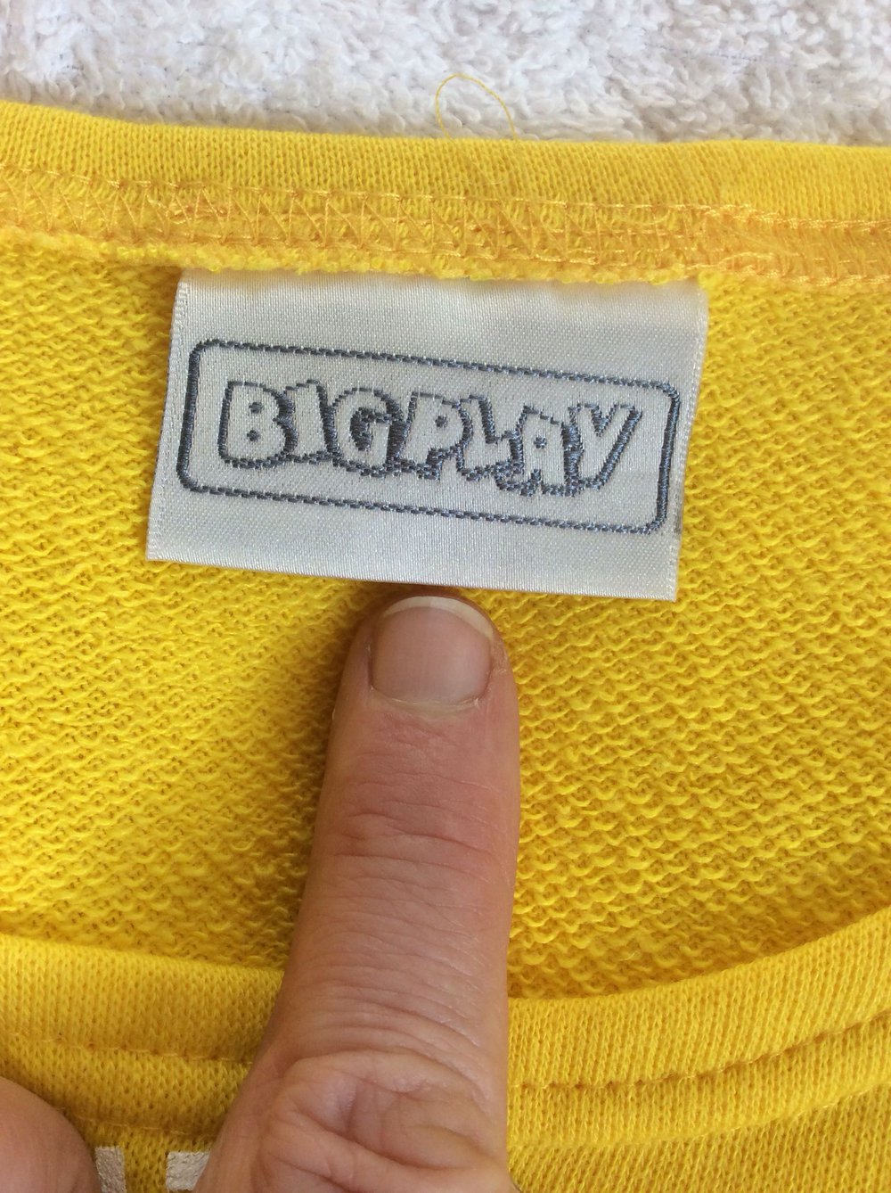 True Vintage Mode:NEU,ungetragenes Shirt,gelb mit Aufdruck.
