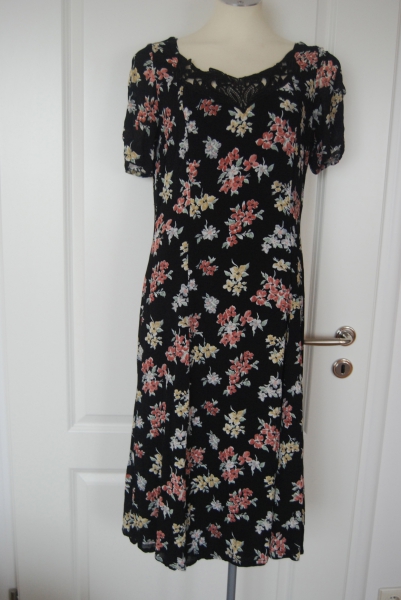 NICOWA  Design  Blümchen Kleid  Trendi