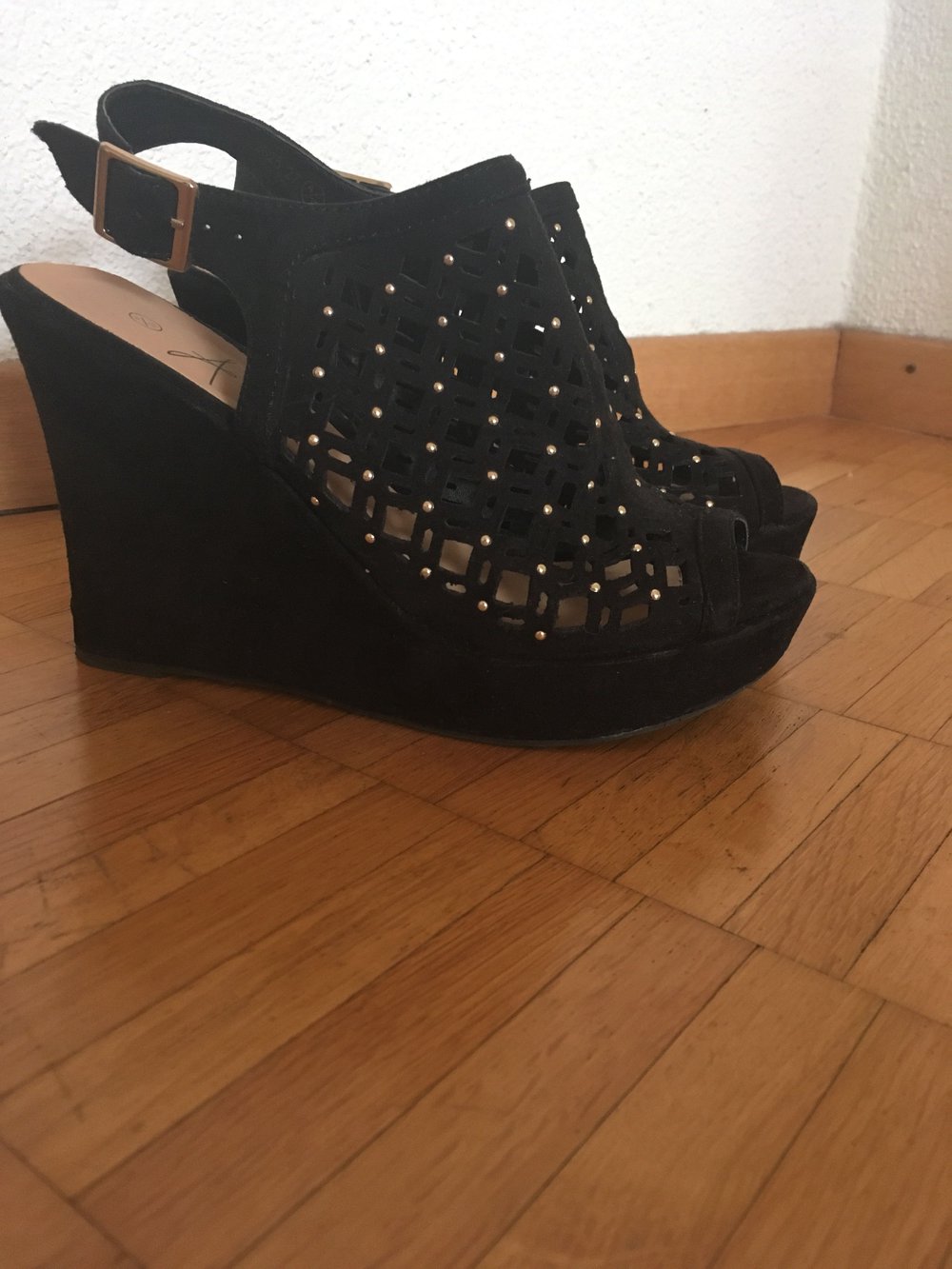 Schwarze Keilabsatz Schuhe