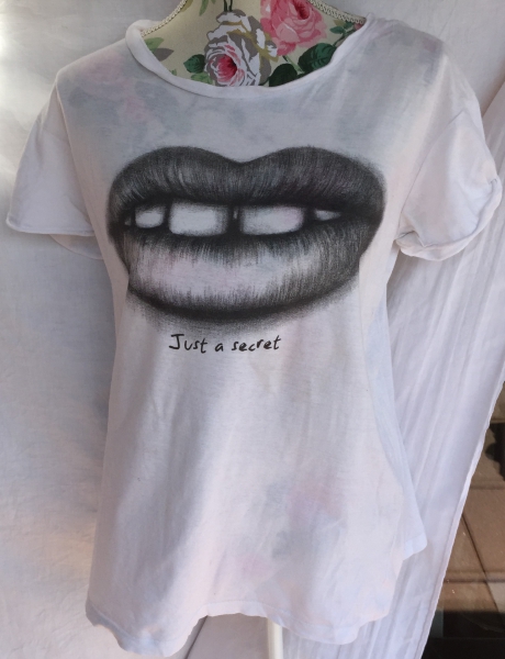 T-Shirt - Just a secret