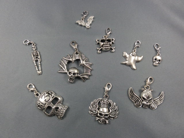 Totenkopf Anhänger Bettelarmband Halloween Charm NEU Scull Armband Kette süß