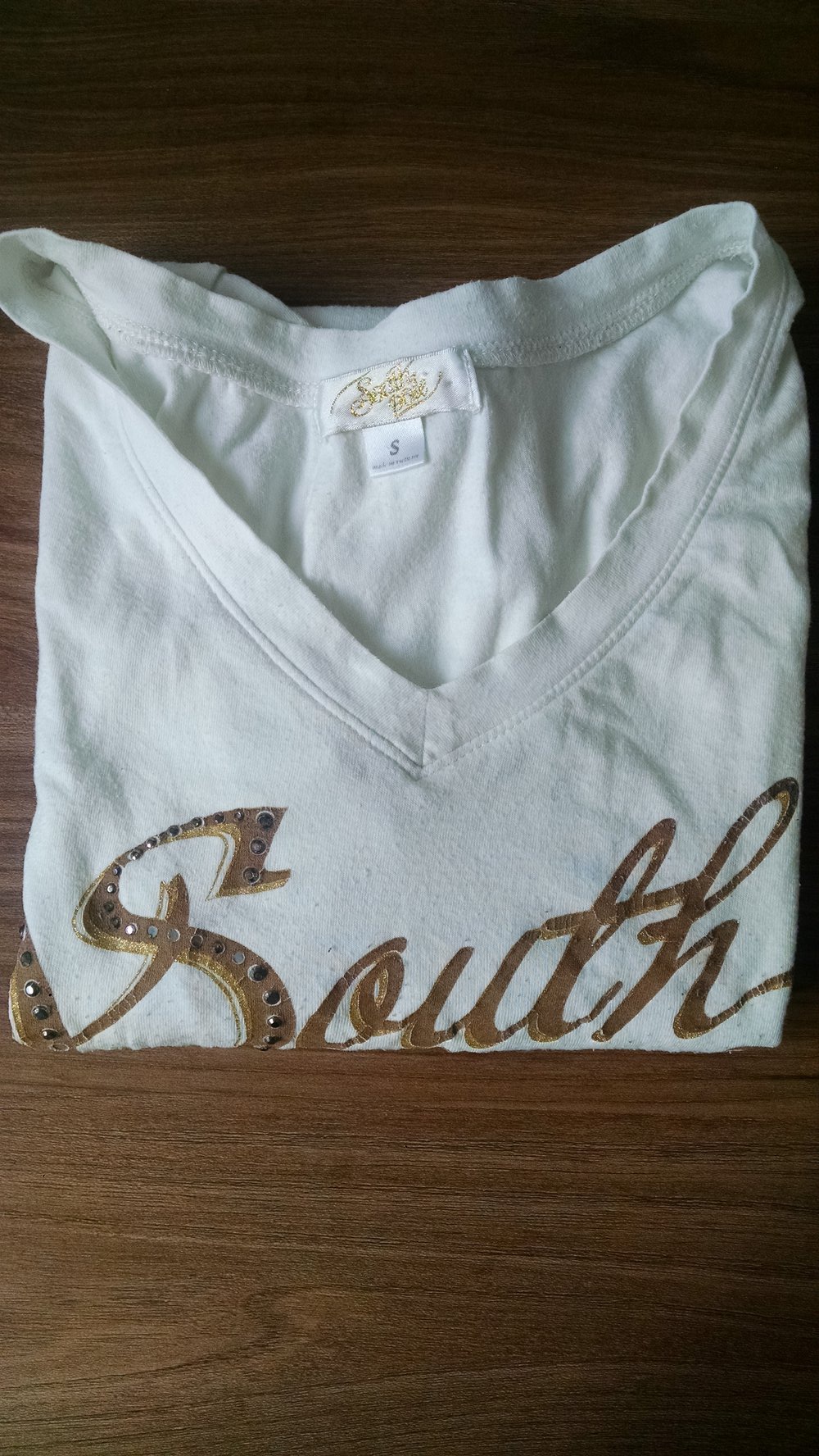 Weißes T-Shirt mit Schriftzug