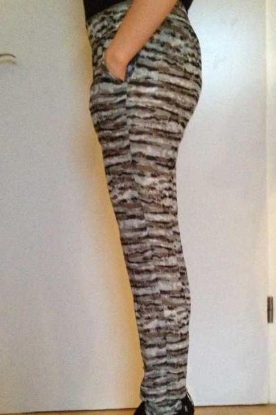  Haremshose Jogginghose wildes Muster