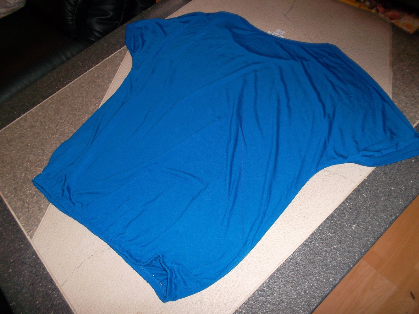 neuwertiges blaues t-shirt, grösse xl