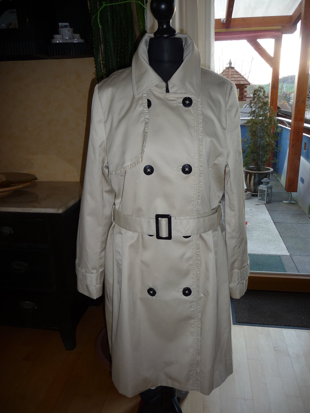 Toller ungetragener Trenchcoat von H&M, Größe 42, Farbe beige, 