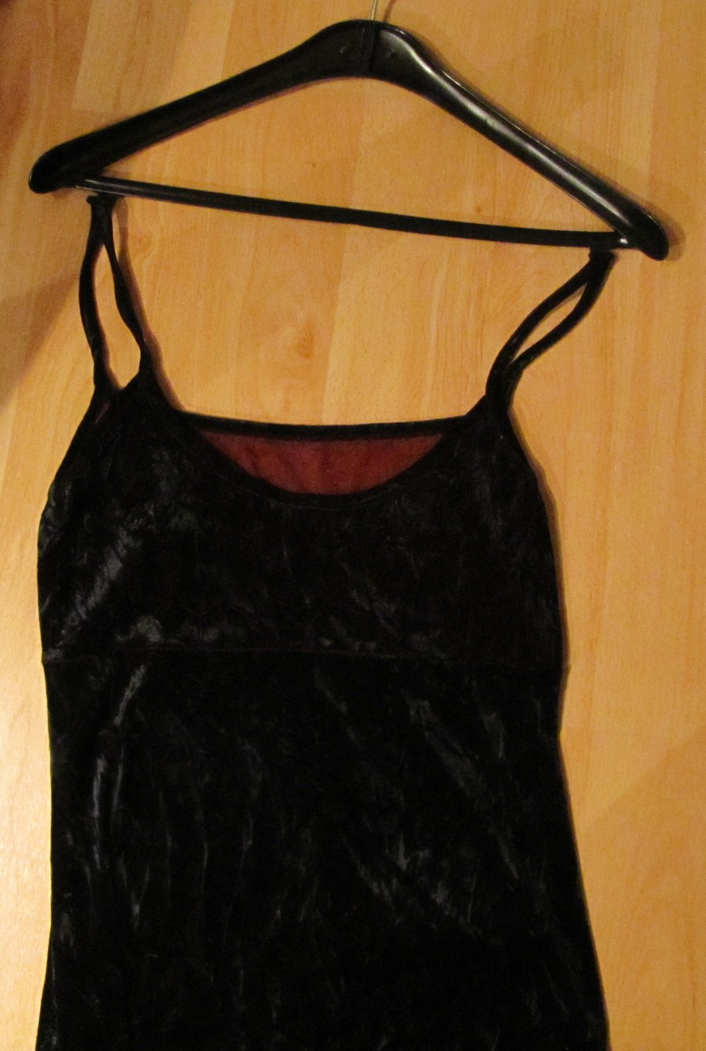 Elegantes und schlichtes Abendkleid aus Samt Gr. S