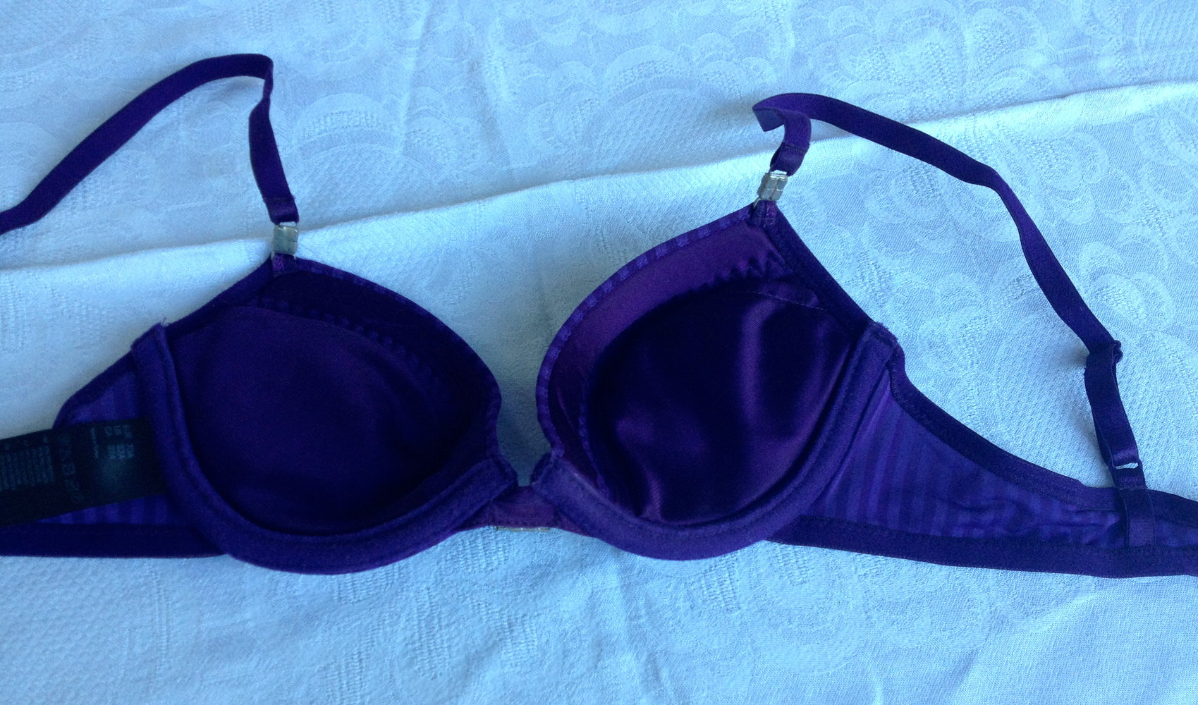 Schöner BH in Lila mit Streifen