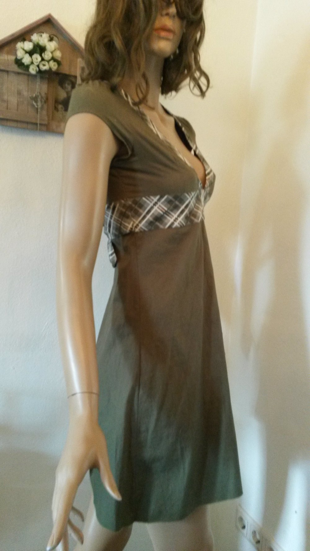 Khakigrünes Kleid von Alprausch 