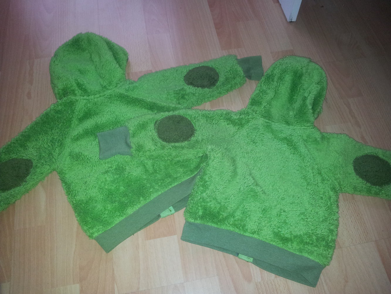  2x Kuscheljacke Plüschjacke Jacke grün Zwillinge