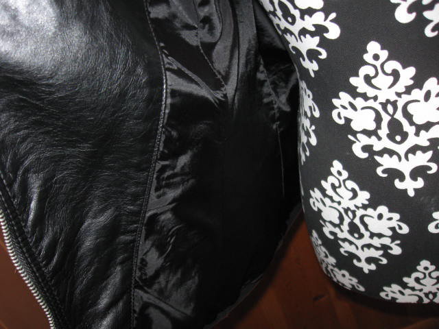 *** Stylische Jacke in einem Materialmix ***