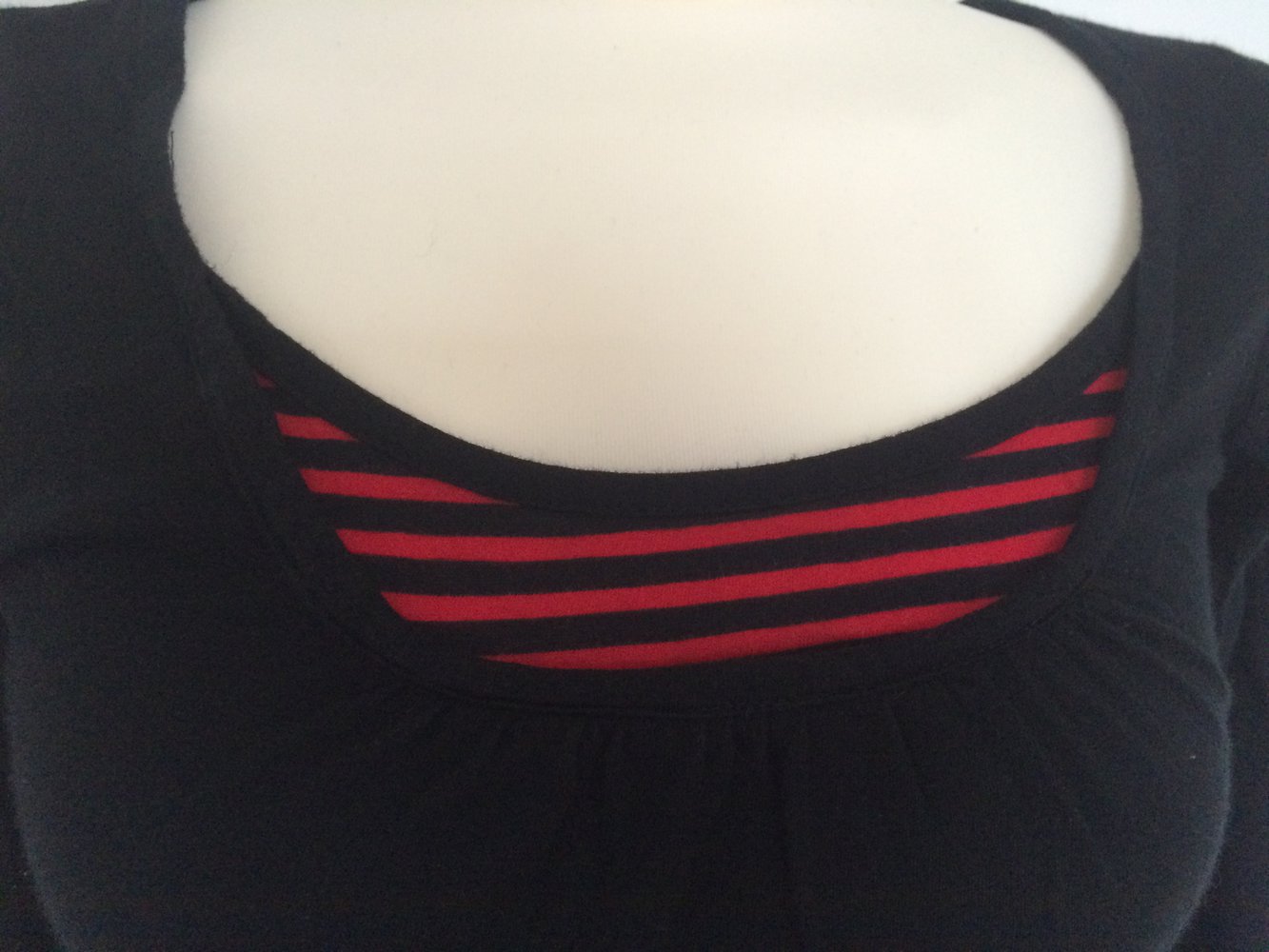 Oberteil/Bluse schwarz mit Abnäher