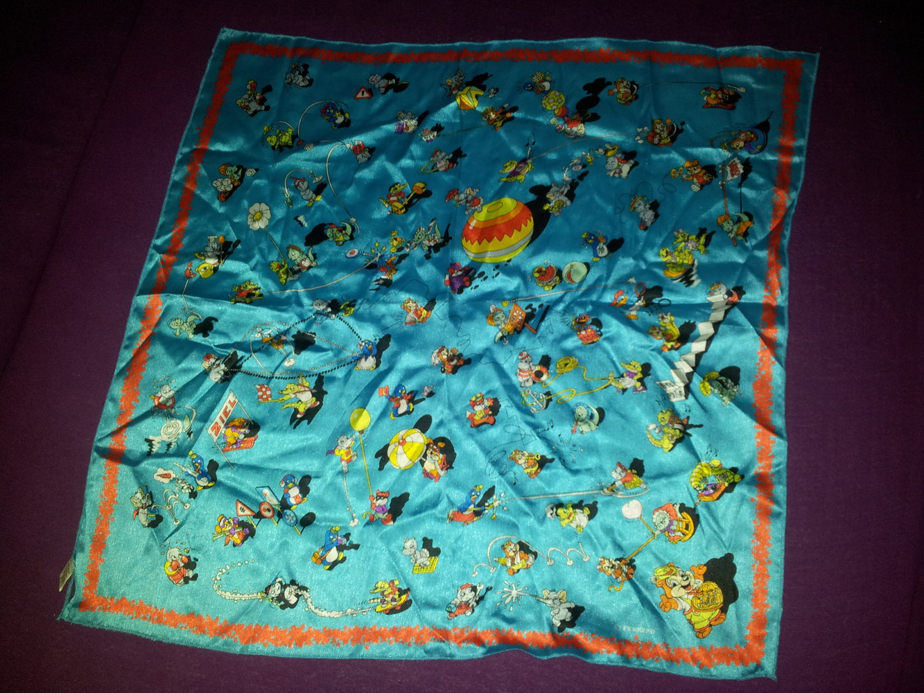 Tuch Überraschungsei türkis mit Figuren-Druck neuwertig 