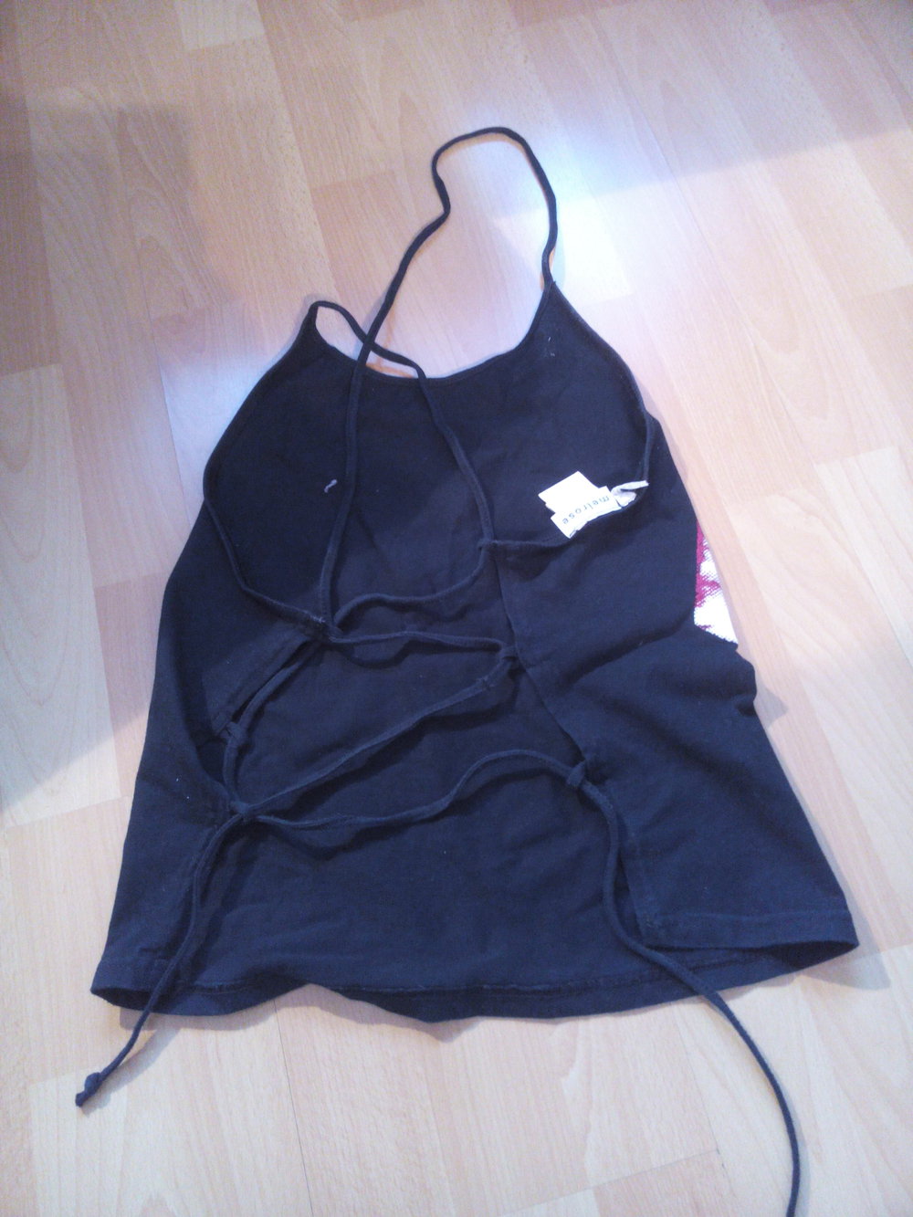 Geschnürtes Top mit Rose