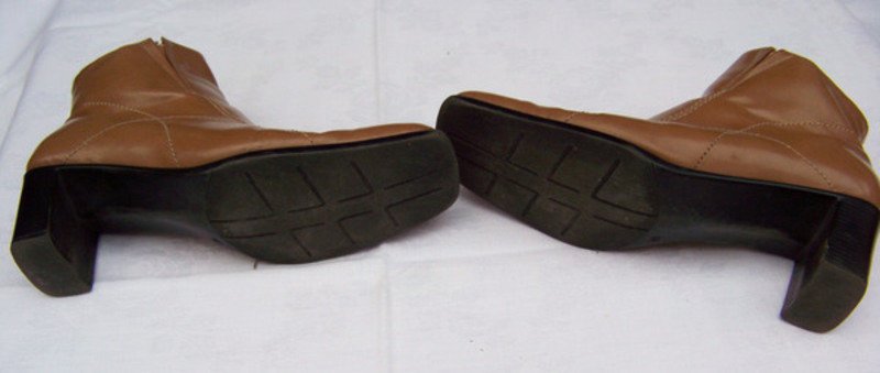 Beige Stiefeletten mit Reißverschluss