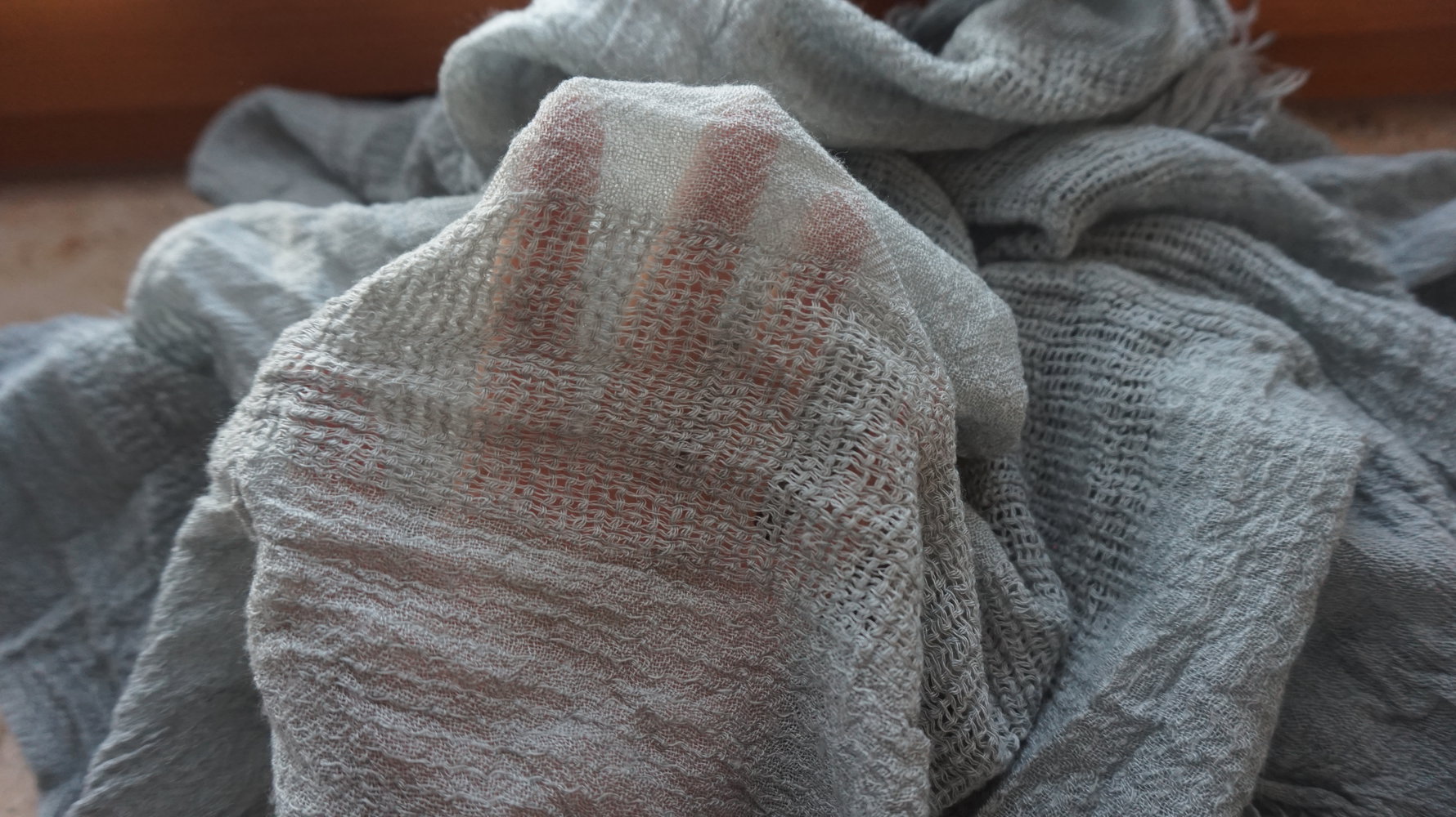 grauer LOOP mit Fransen 