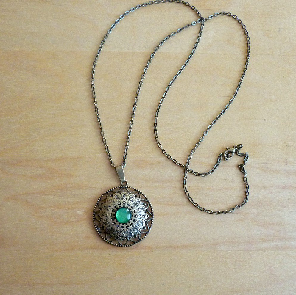 Ethno Amulett lange Kette grün Vintage Ornament Goa rund