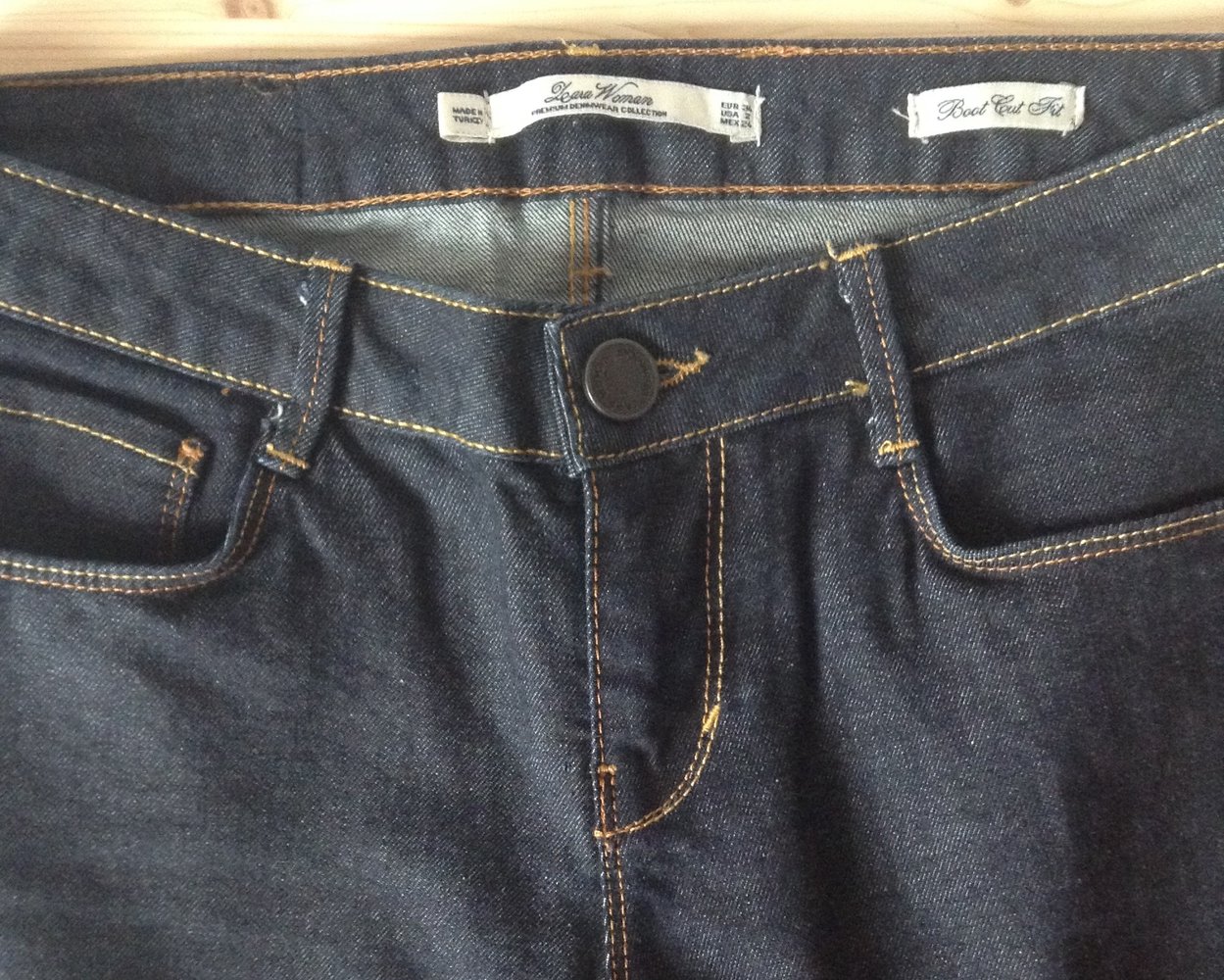 28) Bootcut Jeans Glitzer (Zara)