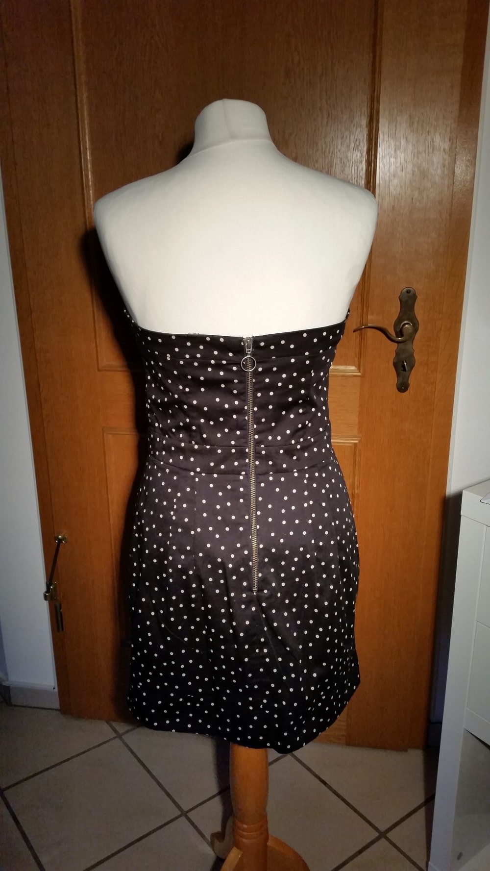 Schwarzes Pünktchen Kleid 