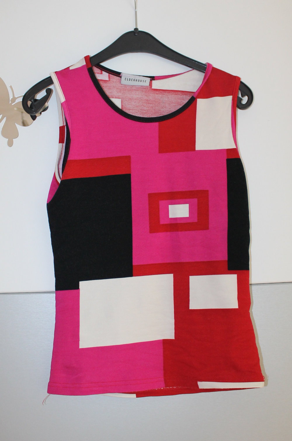 Buntes Oberteil / T-shirt in rot, pink, weiß, schwarz