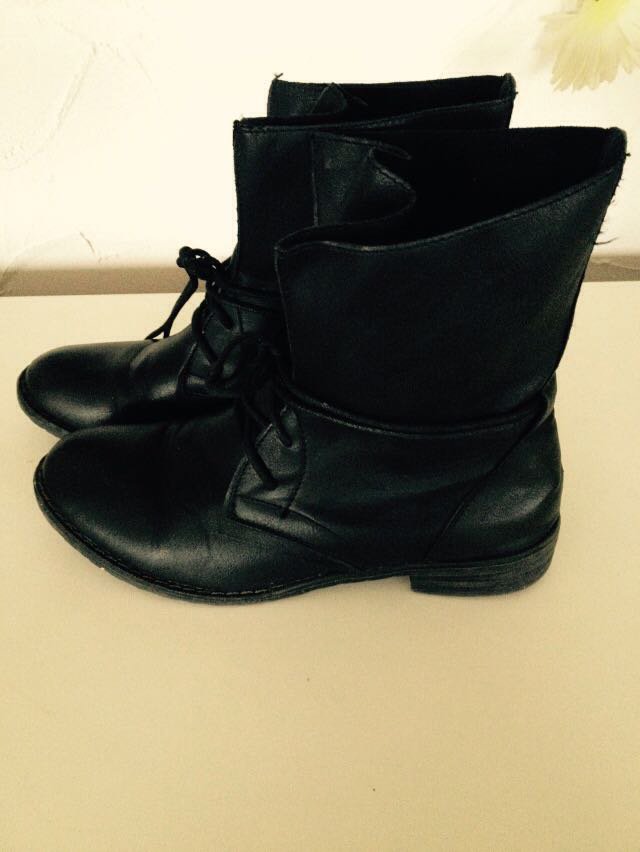 Schicke Schwarze Stiefel Boots Schuhe 