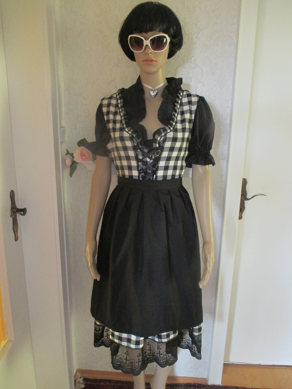 NEU * 3 -teiliges Lace-Spitzen Nostalgie Brauchtum Folklore Trachten Volks-Oktoberfest Karo Dirndl Kleid 