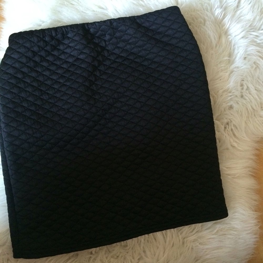 Kurzer No name Rock schwarz, gesteppt, kaum getragen, Größe XS-S