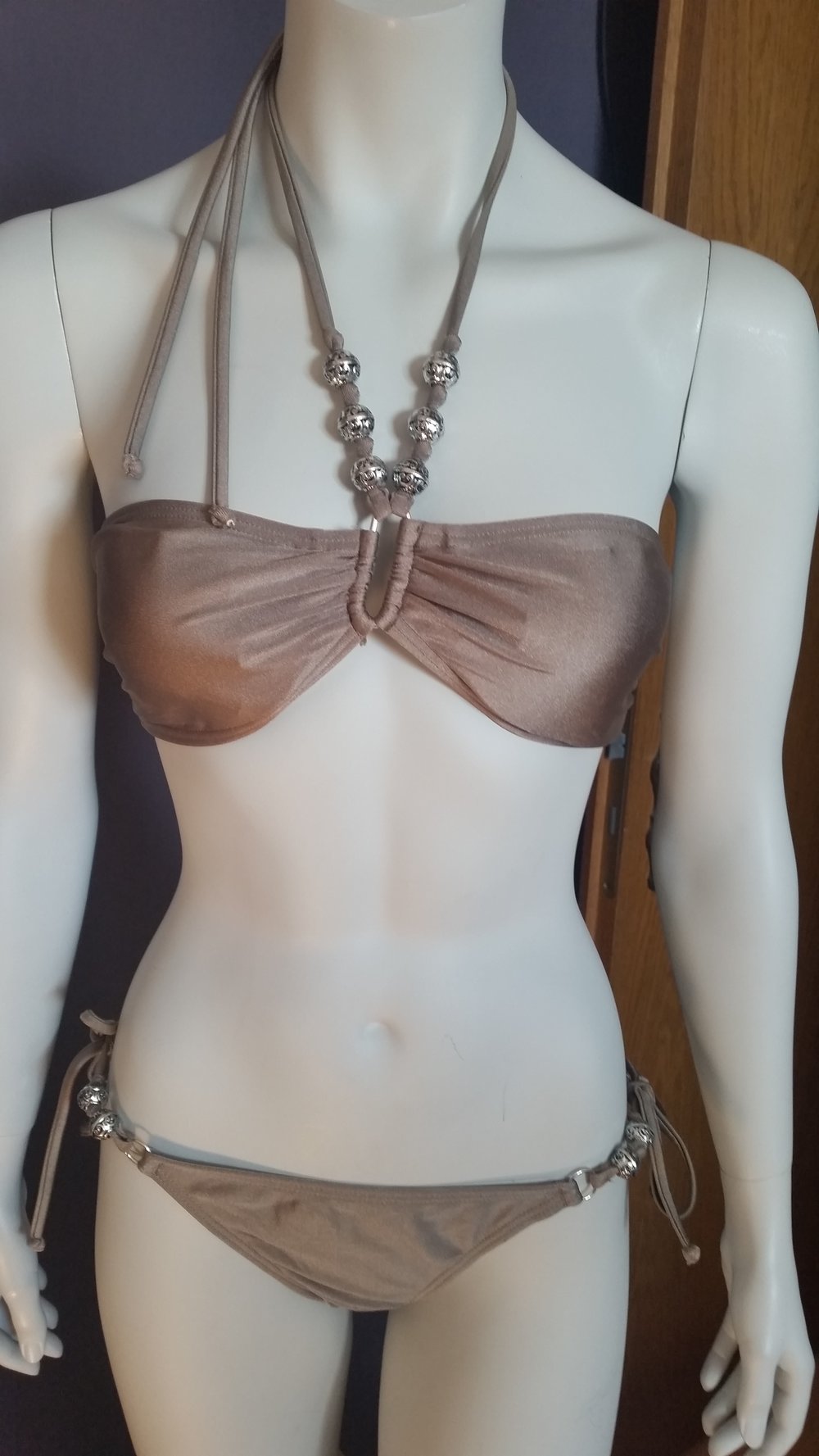 grüner glänzender Bikini