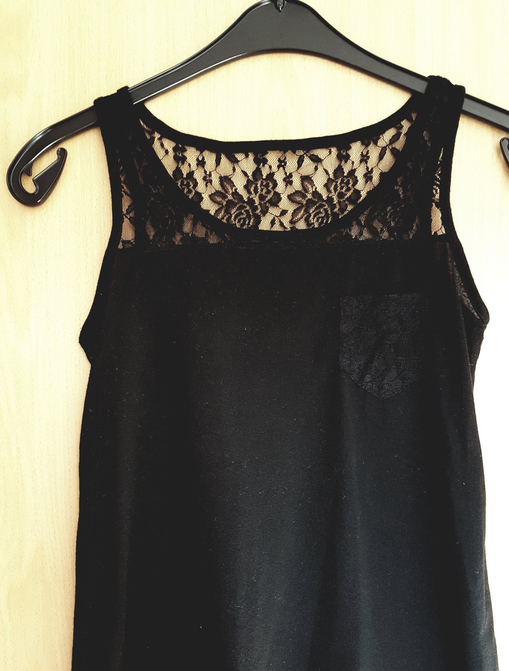 Schwarzes Spitzentop