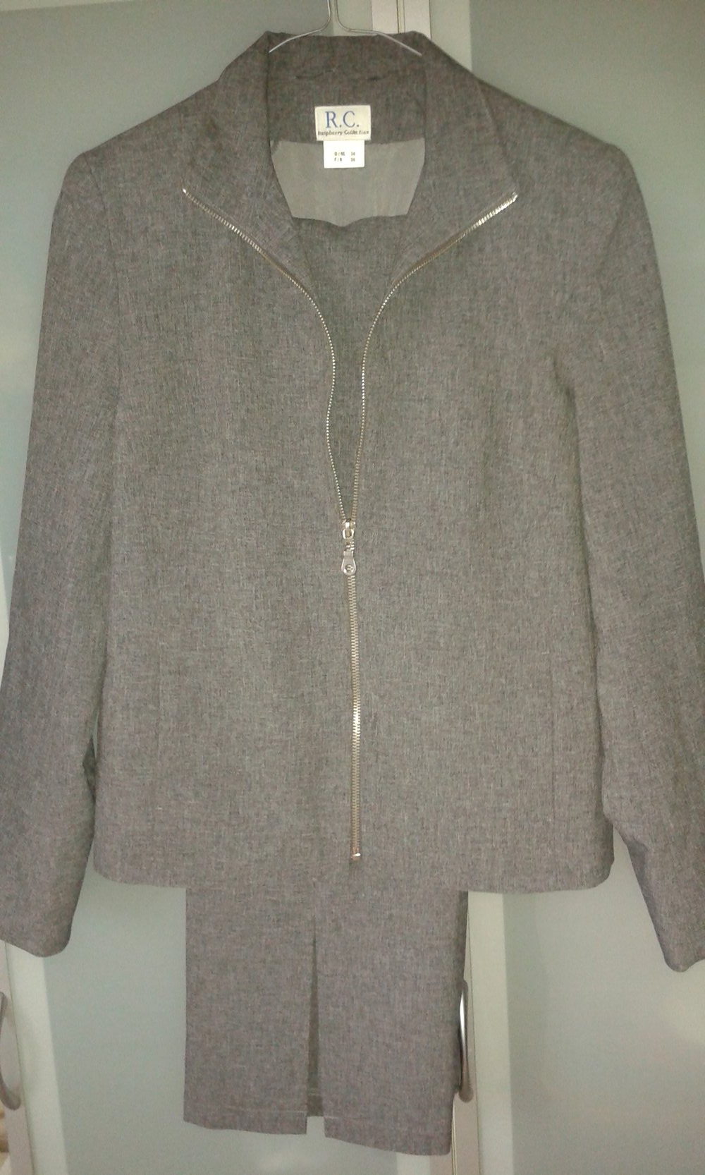  grau melierter Hosenanzug Raspberry Collectiion mit Schlitz am hinteren Hosenbein